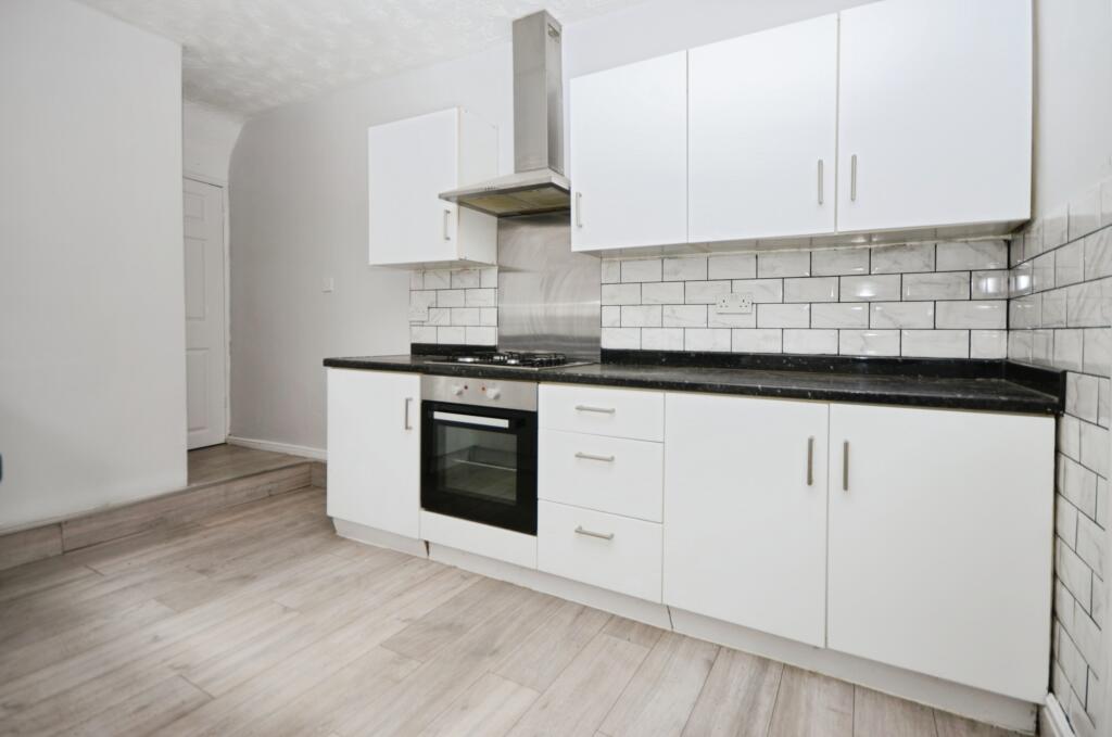 House in Grimsby, New Clee - More