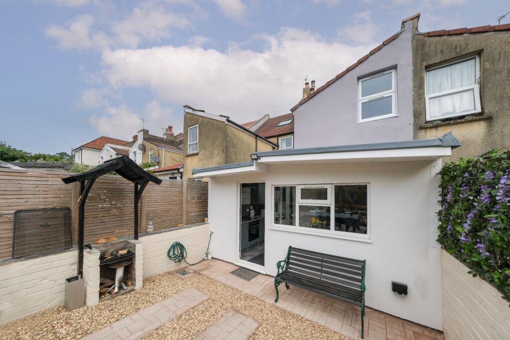 5 bedroom semi-detached house for rent