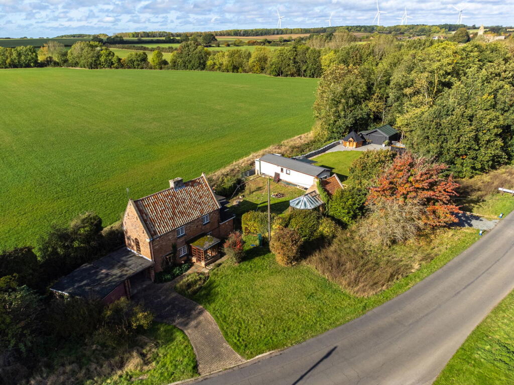 Main image of property: High Street, Yielden, MK44 1AW