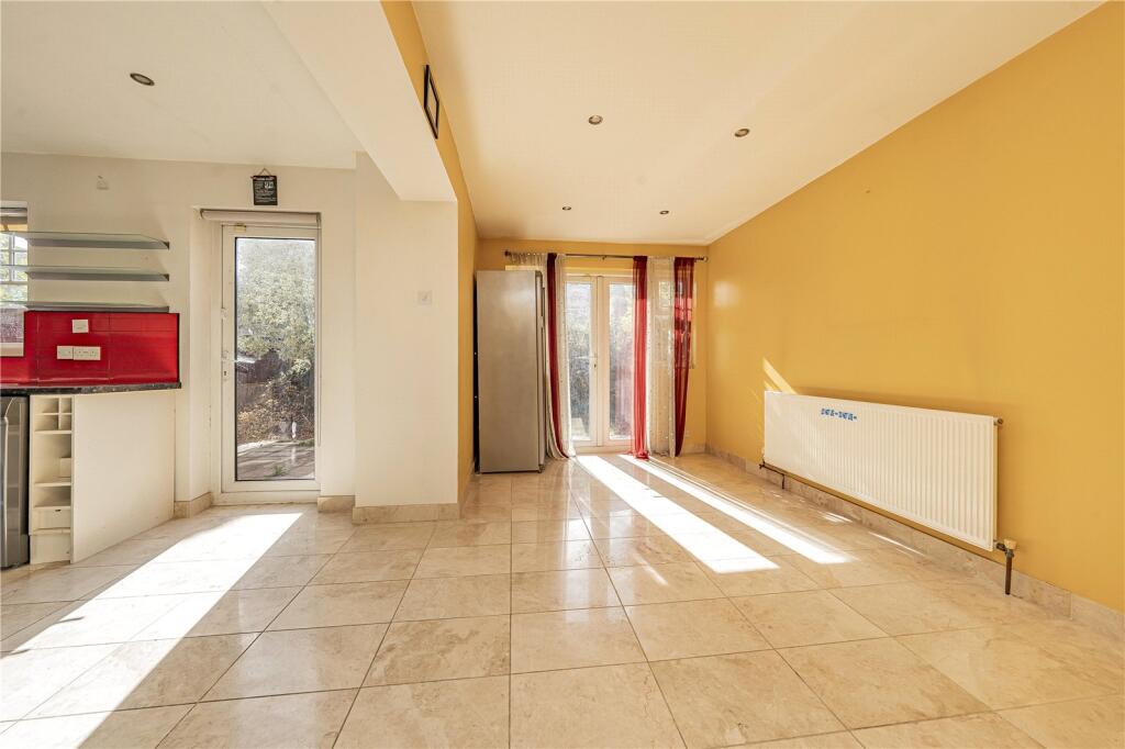 House in Twickenham - More