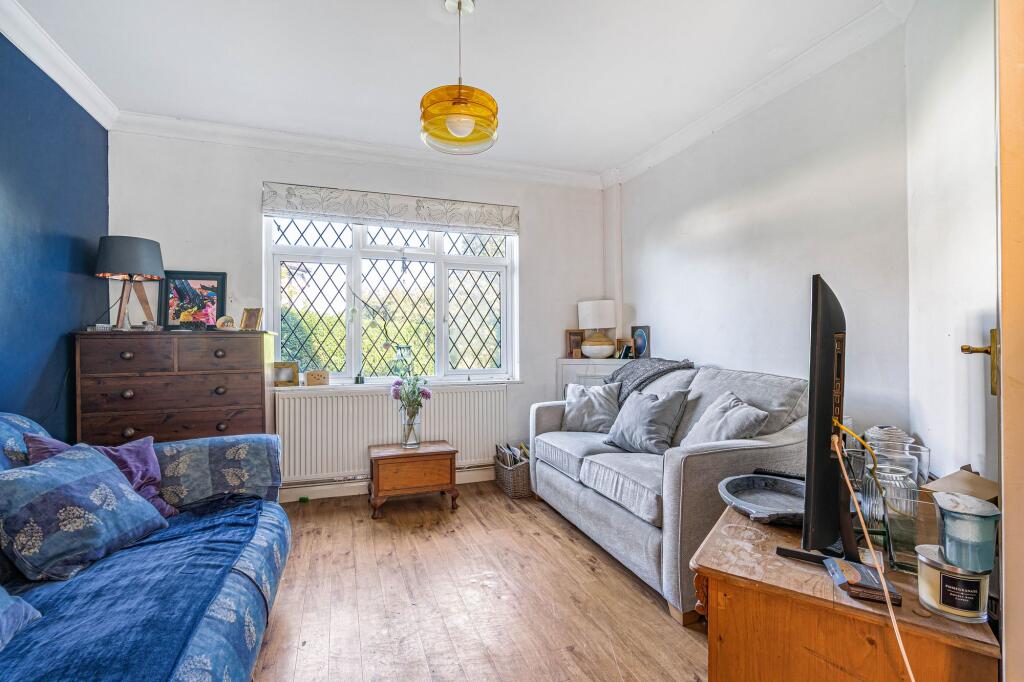 House in Mole Valley, Leatherhead - More