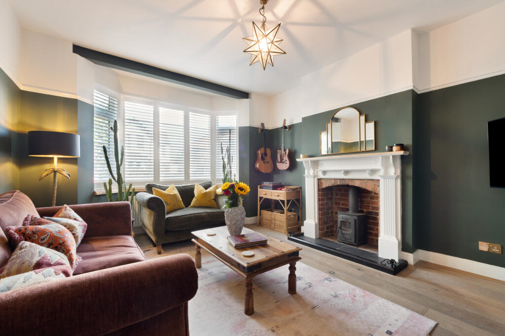 House in Kingston upon Thames - More