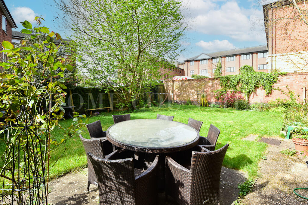 Main image of property: Highview Close, Potters Bar, EN6