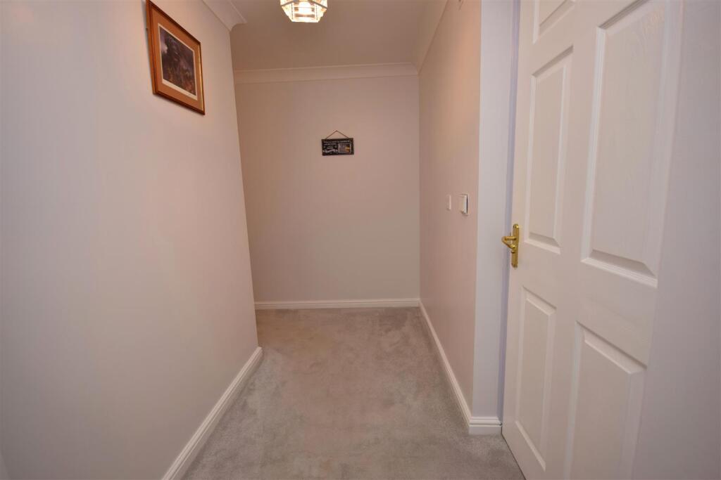 Apartment in Exeter - View 4
