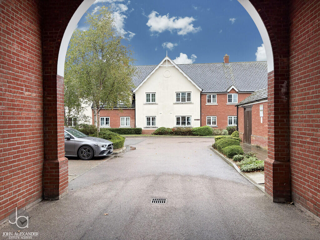 2 Bedroom Flat in CO3 4RP