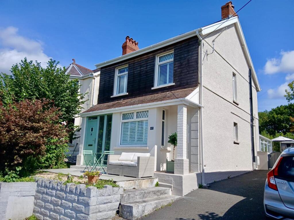 3-bed detached on Kings Road, Llandybie, Ammanford, £299,950