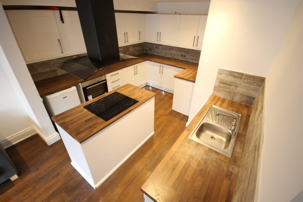 7 bedroom semi-detached house for rent