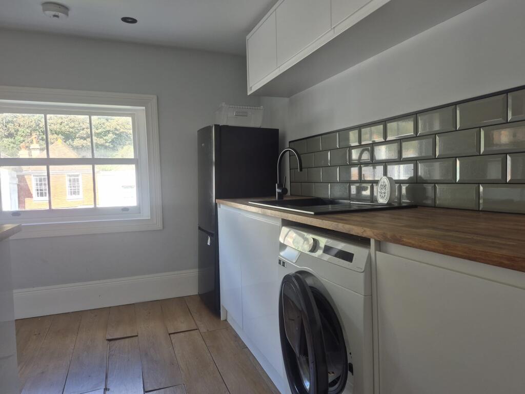 Apartment in Canterbury - View 4