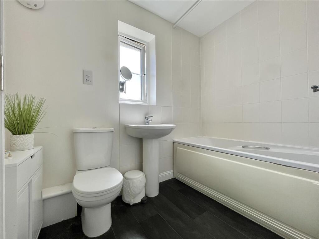 House in Dorchester, Crossways - More