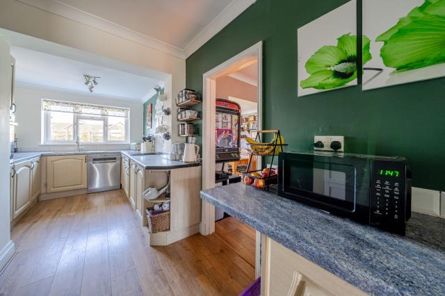 Alexander Road, Thatcham - View 4