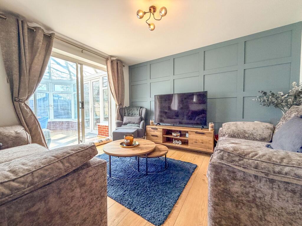 Walnut Close, Hartshill, CV10 photo 2