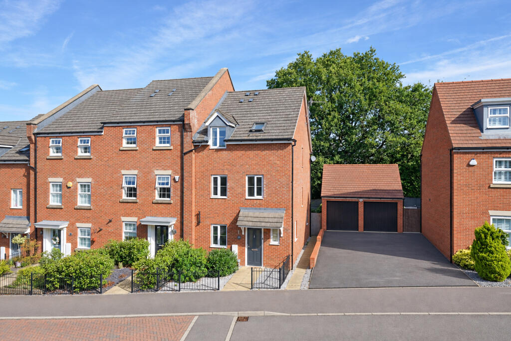 Main image of property: Shearwater Road, Apsley, Hemel Hempstead, Hertfordshire, HP3 0GB