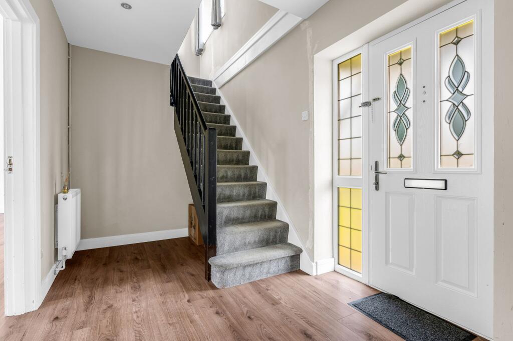 Hillside Crescent, Stanstead Abbotts, SG12 photo 4