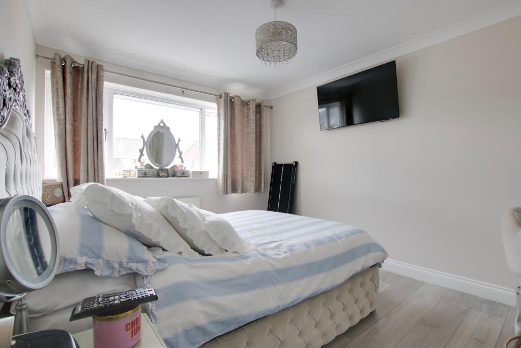 House in Southampton - More
