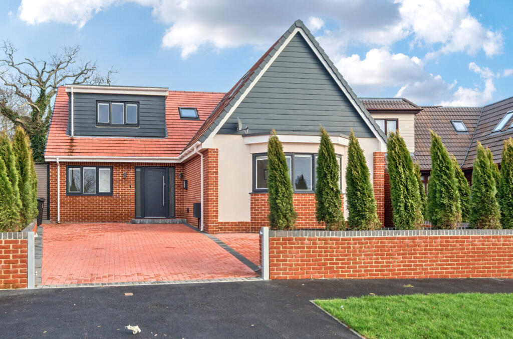 Main image of property: Testlands Avenue, Nursling, Southampton, SO16