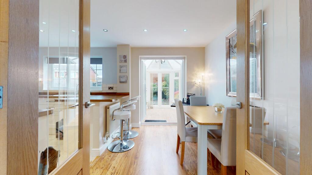 House in Newport - View 5