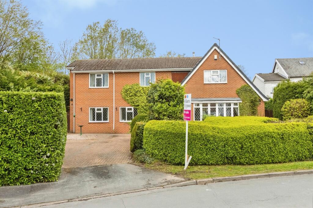 Main image of property: The Avenue, Scholes, LEEDS