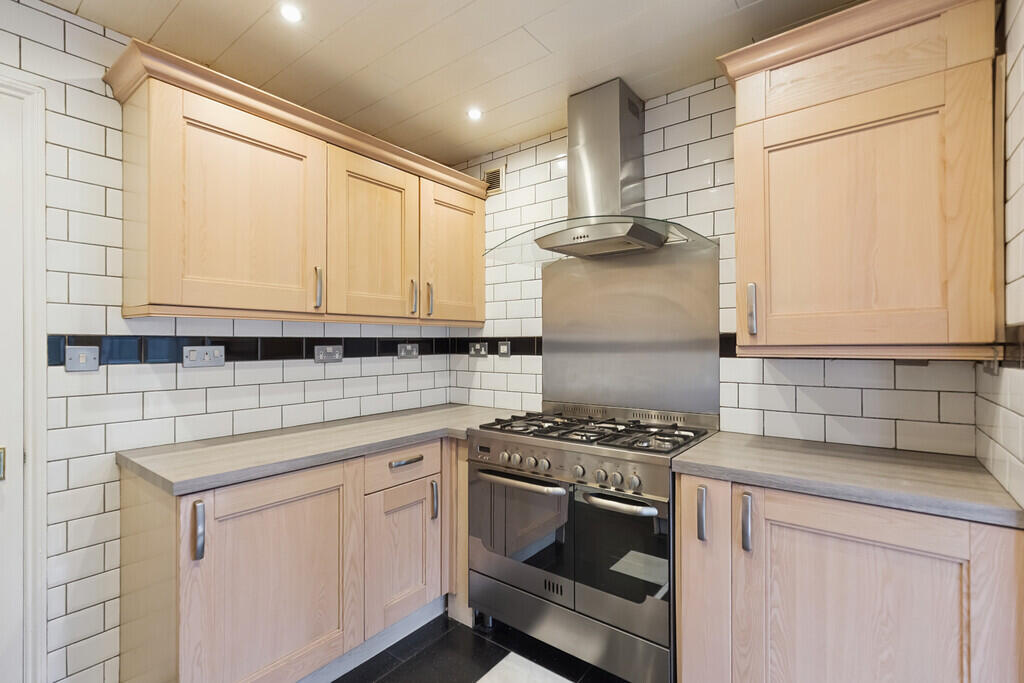 House in Glasgow, Blairtummock, Springhill - More