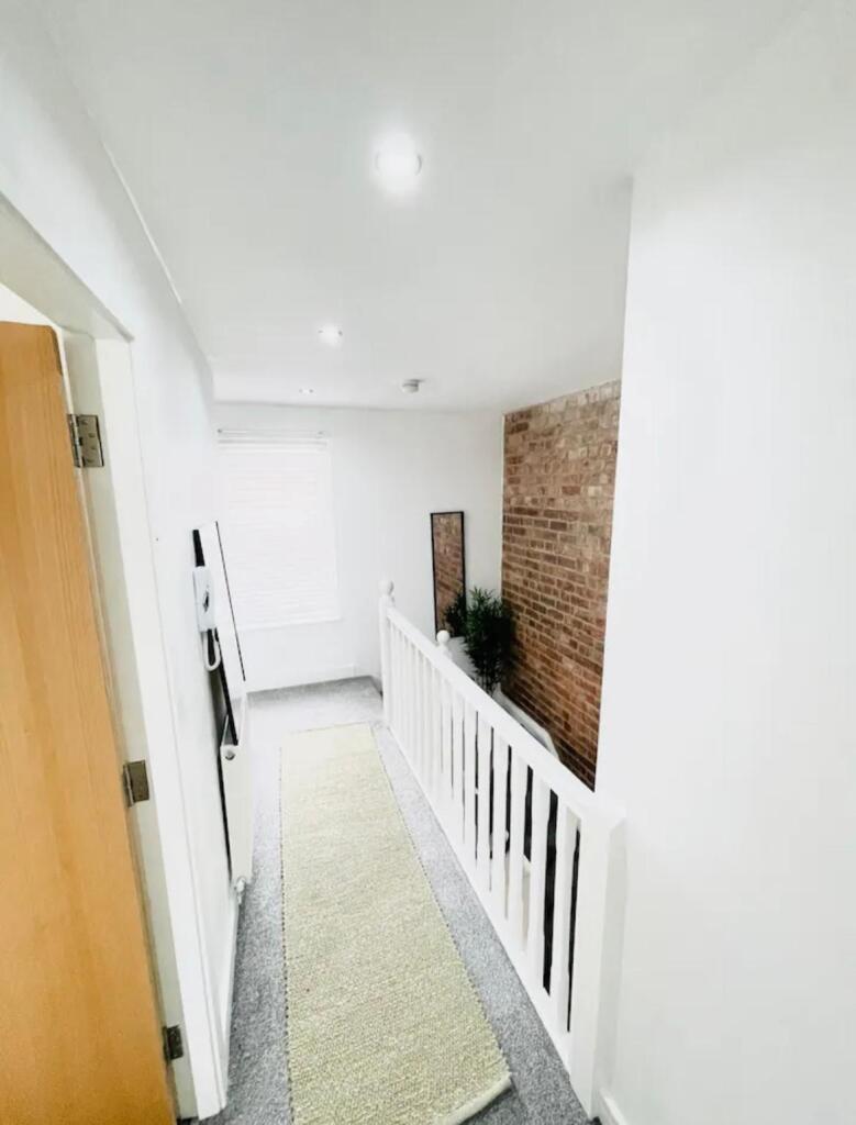 Apartment in Warrington, Bank Quay, Bewsey - View 3