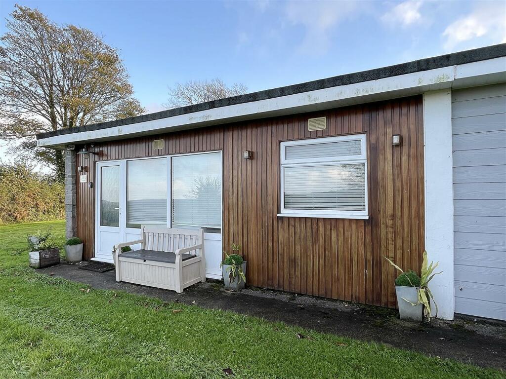 2-bed house on Norton Park, Dartmouth, £78,000