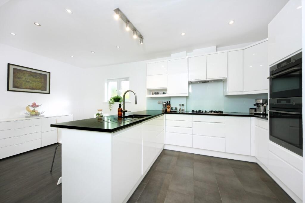 Spooners Mews, W3 photo 3