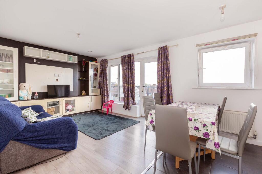 Apartment in Slough - View 3
