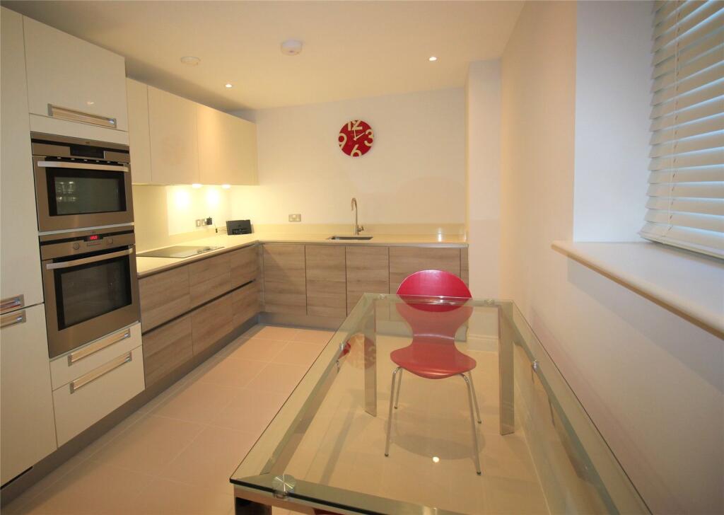 Apartment in Eastbourne, East Sussex - More
