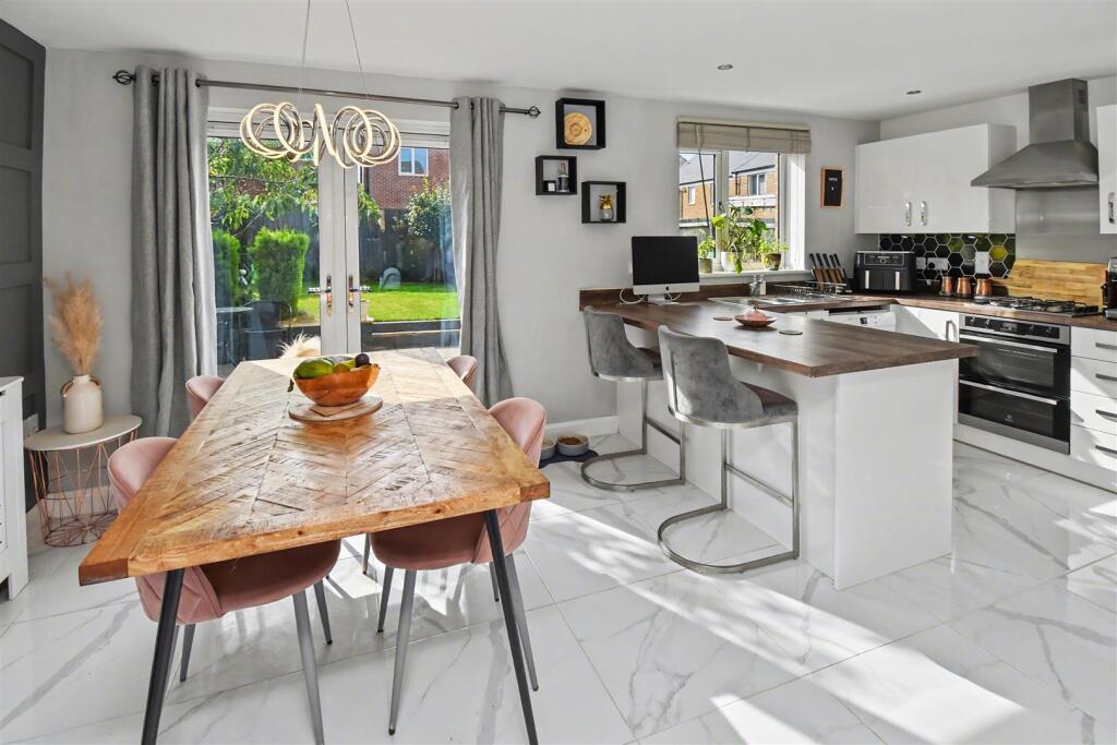 House in Weldon, Weldon Park, Priors Hall Park - View 2