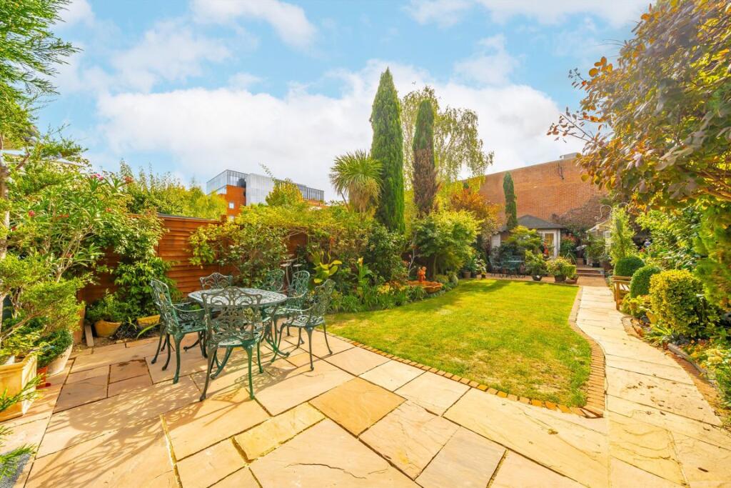 House in London - View 2