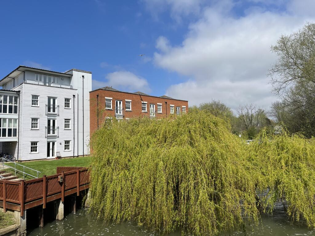 Apartment in Canterbury, Kent - View 4