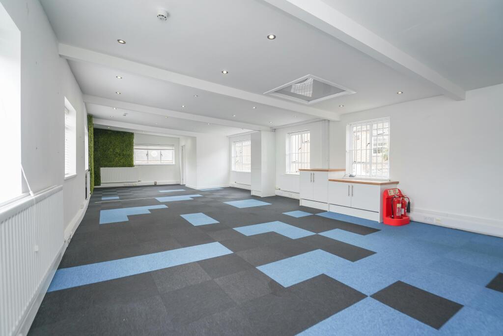 Tavistock St & Claren St - Upstairs office space-2.jpg
