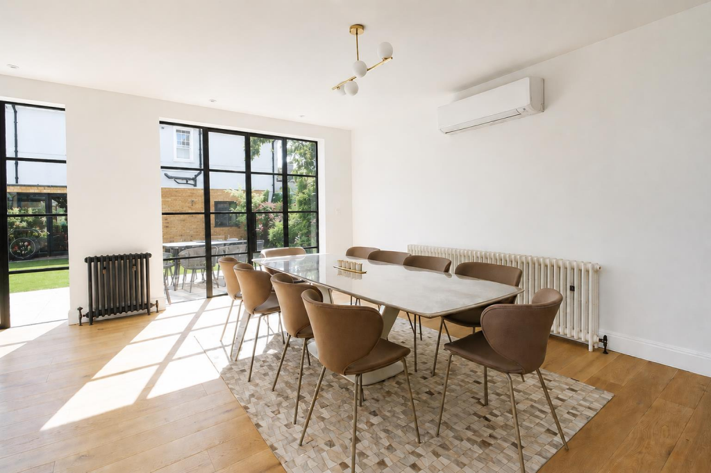 House in London, Mortlake - More
