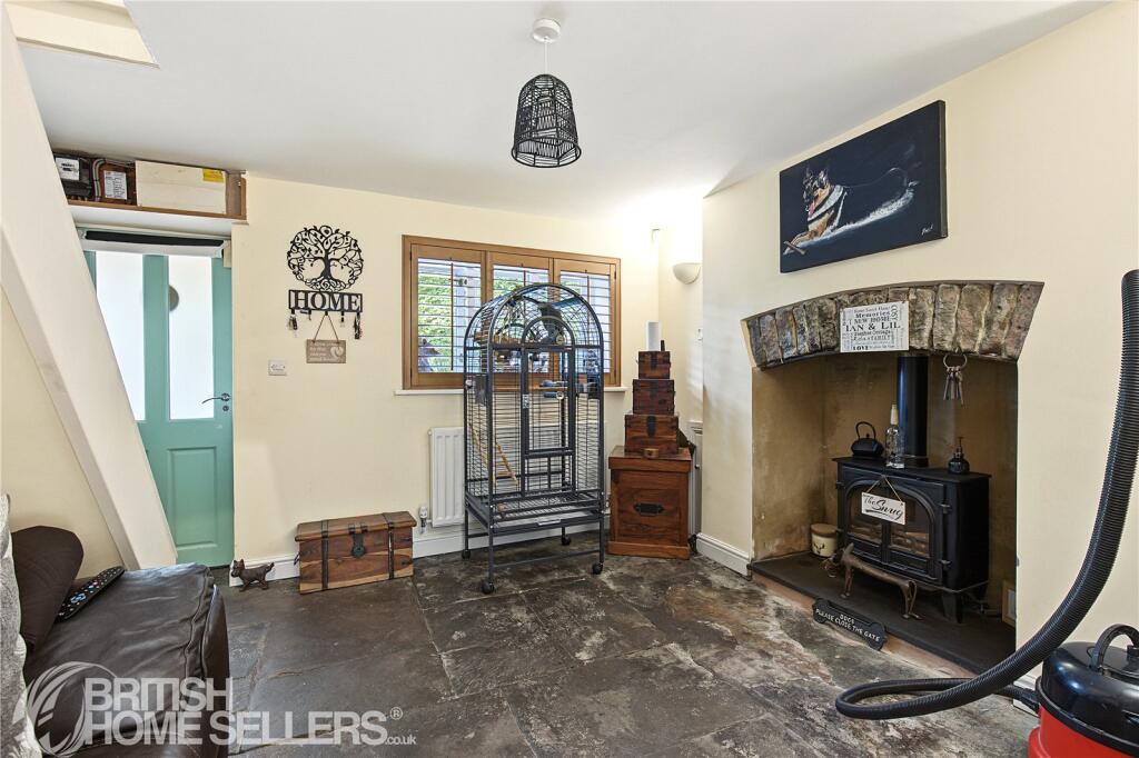 House in Gloucester - View 3
