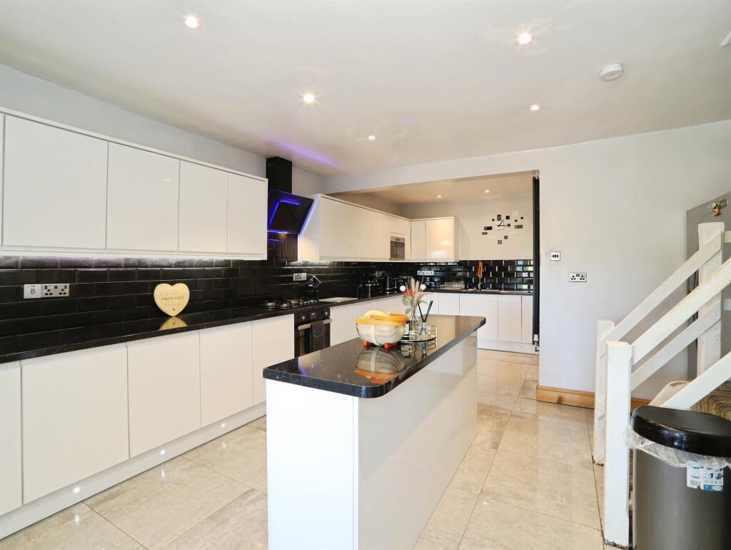 House in Cardiff, Tonyrefail - View 5