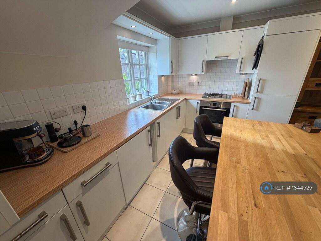 Apartment in East Hampshire, Alton - View 4