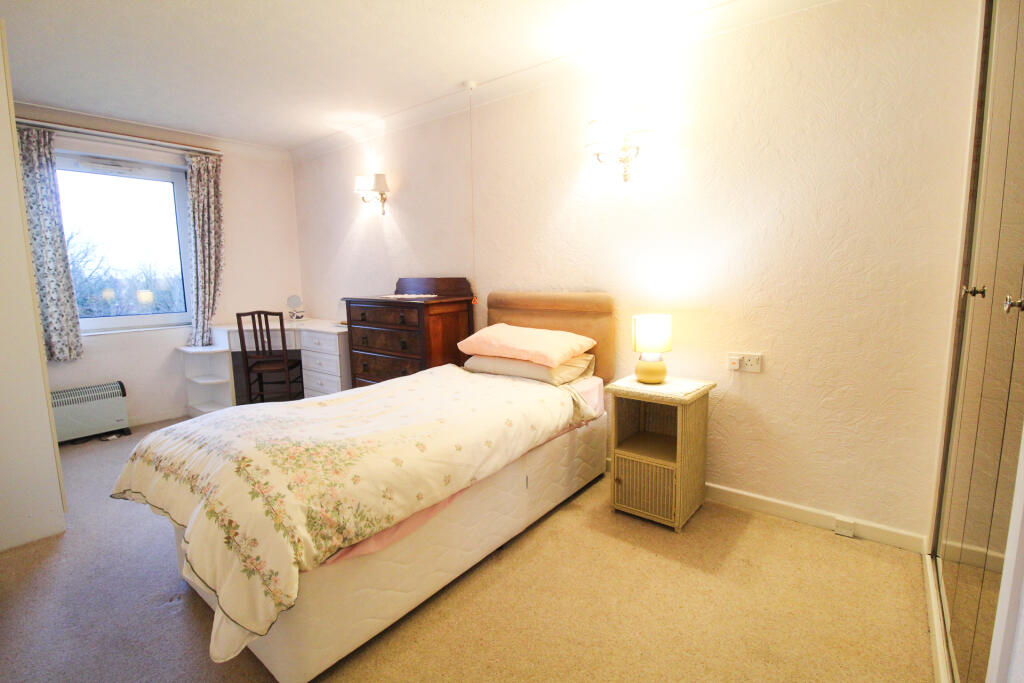 Flat  Rectory Court, Marple photo 4