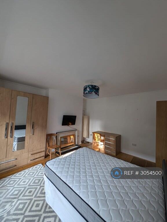 House in London - View 3
