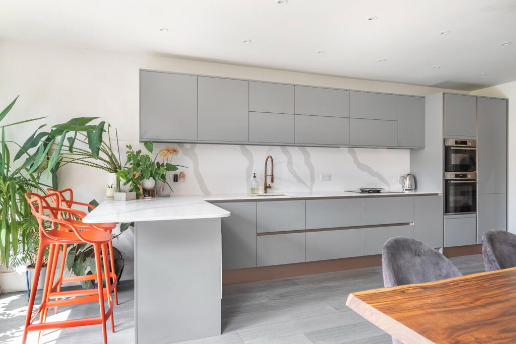 Pardown, Oakley, Basingstoke, RG23 7DY photo 4