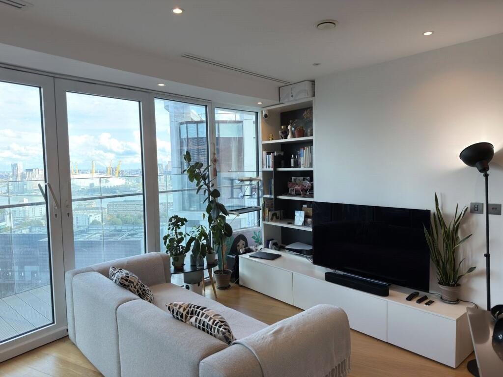 Apartment in London, St John's Estate, Isle of Dogs - More