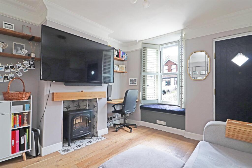 House in Reigate and Banstead, Earlswood - View 2