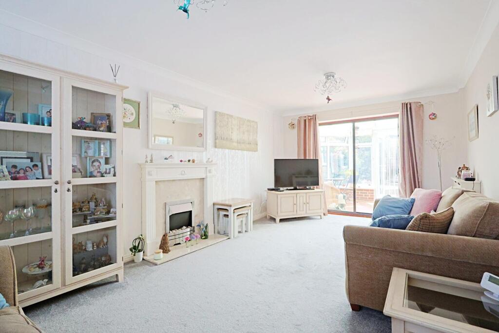 House in Poole, Hillbourne, Broadstone - View 4