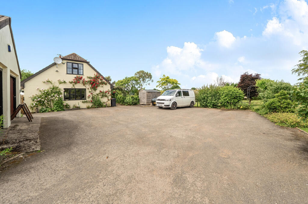 House in Sturminster Newton, Fiddleford, Okeford Fitzpaine - More