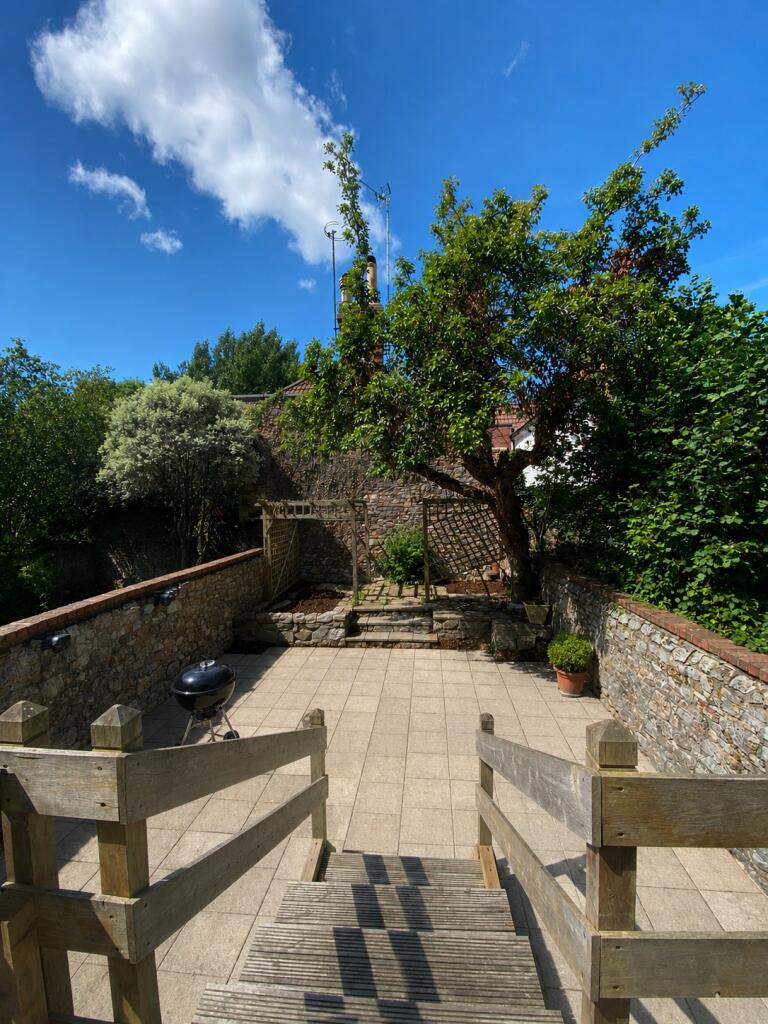 8 bedroom maisonette for rent