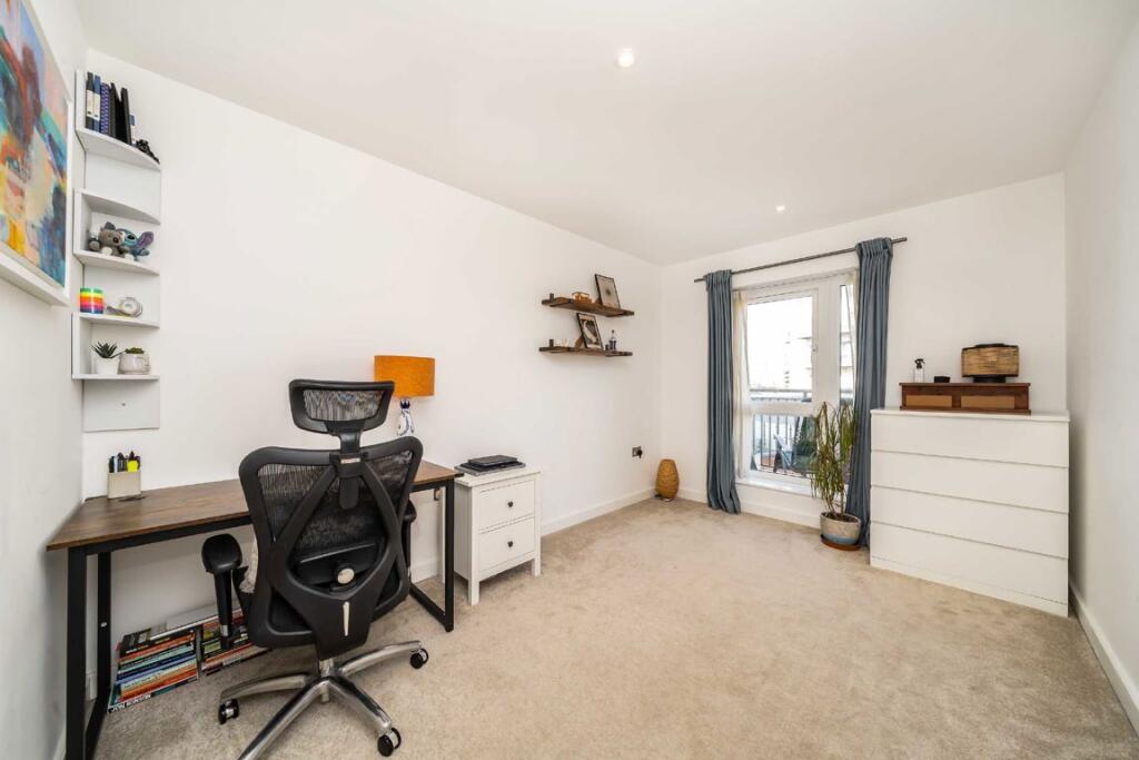 Apartment in London, Beaufort Park, Colindale - View 4