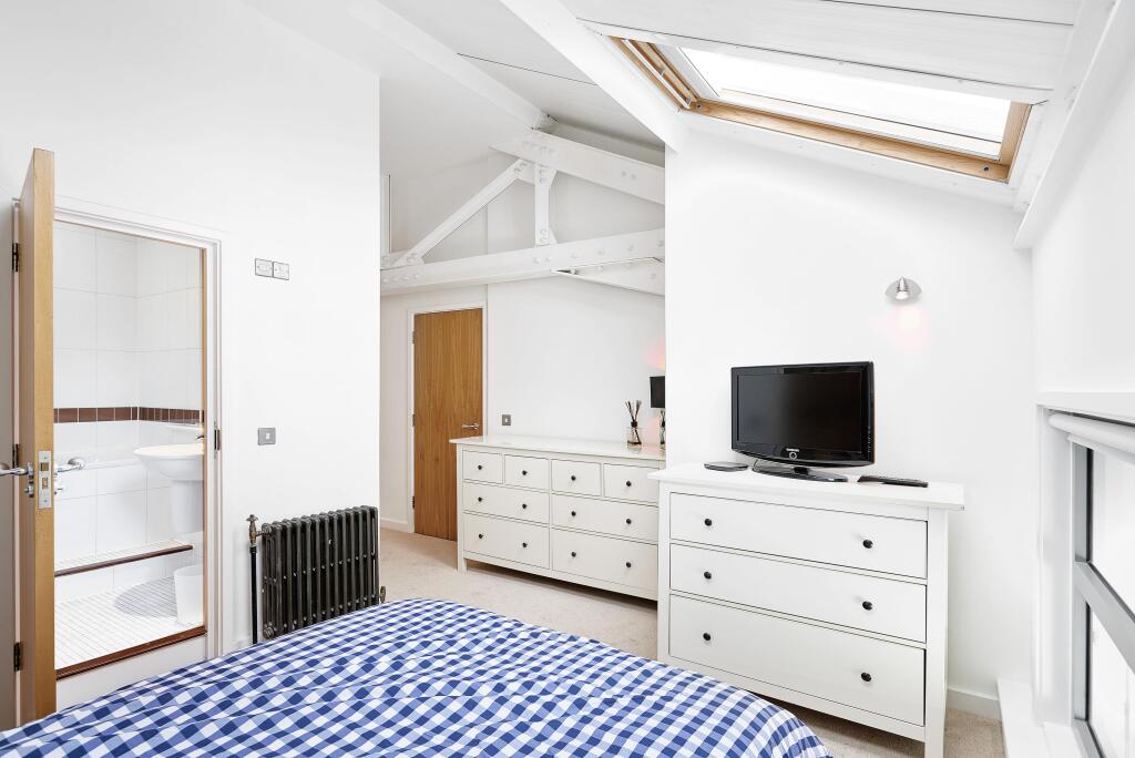Apartment in London - View 5
