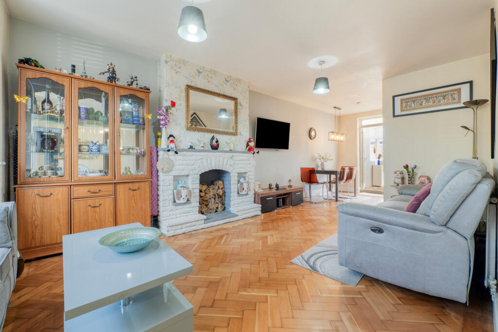 House in Sutton - View 4