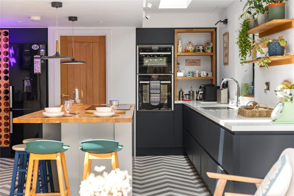 House in Malvern Hills, Broadheath - View 4