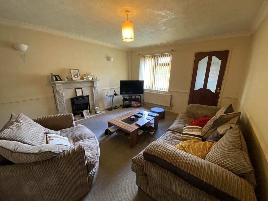 Lacey Green, Balderton photo 2
