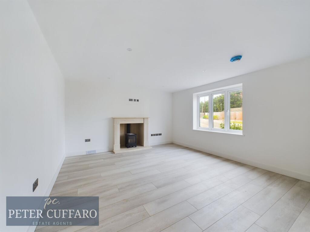 Walnut Tree Close, Hoe Lane, EN9 photo 2