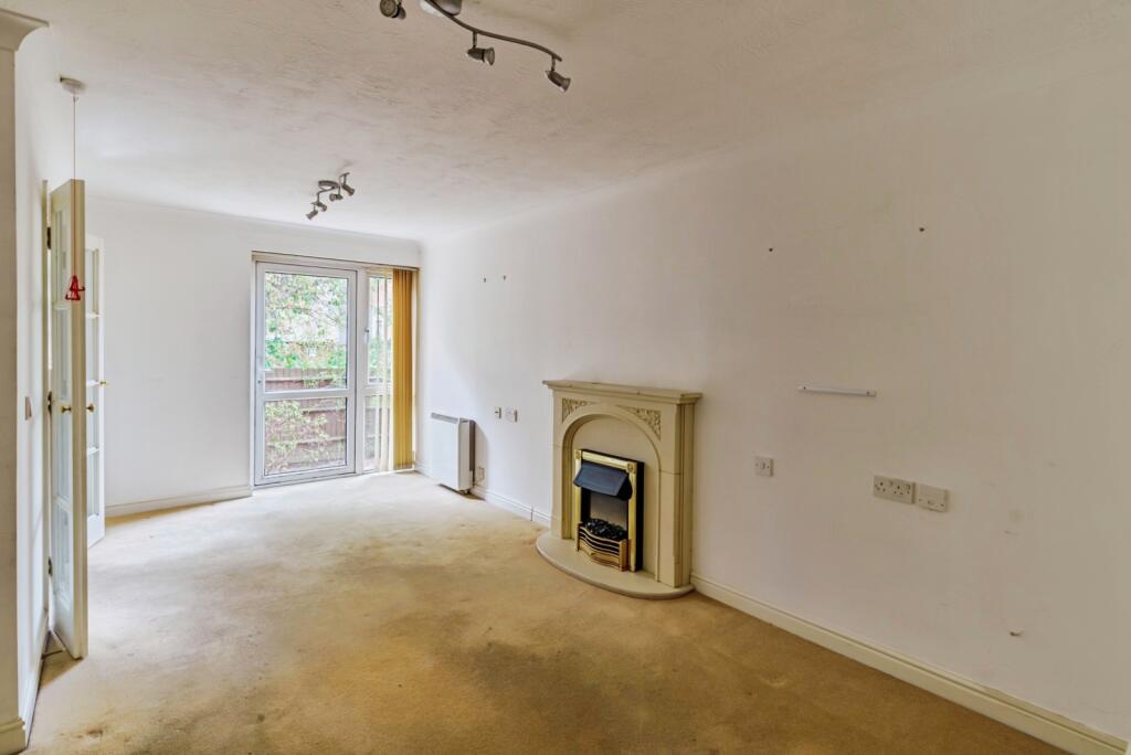Apartment in Mid Sussex, East Grinstead - View 4